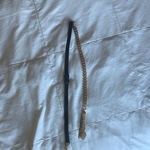 XS/S BCBG MAXAZRIA Elegant Black and Gold Chain Belt. For any cute outfit 🦋